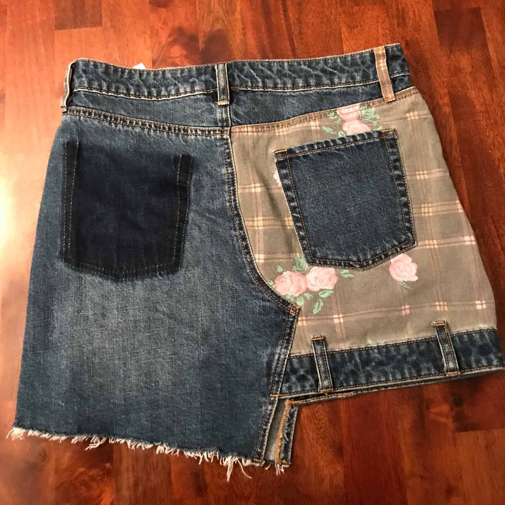 denim high rise skirt with patterns - Picture 2 of 4